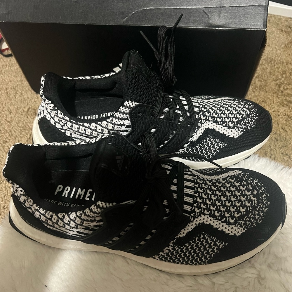 Adidas Primeknit Black and White Sneakers bigkids shoes, fits 7.5 & 8 womens.